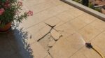 Terrasse carrelée : cette habitude d&rsquo;été en pleine canicule peut la faire littéralement exploser sous vos pieds