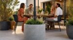 Terrasse : ce DIY tout simple pour un pied de parasol que vos invités croiront sorti d&rsquo;une boutique design cet été