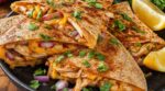 Tortillas maison : ce geste avec le poulet a fait oublier les restos mexicains à toute la famille