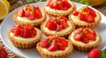 Trop chaud pour allumer le four ? Ces tartelettes fraise-citron sans cuisson crousti-fondantes cachent un geste à éviter
