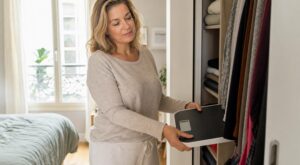 Vers 50 ans, si vous rangez votre balance, ce n&rsquo;est pas du laisser-aller : voici ce qui change vraiment