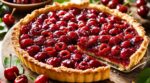Vous dénoyautez encore vos cerises au couteau ? Ce geste de grand-mère pour 1 kg en 2 min va tout changer
