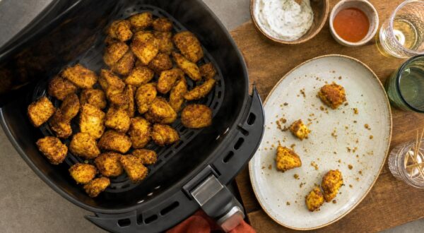 Airfryer : arrêtez le poulet sec, cette astuce a rendu mon poulet au curry si croustillant que l&rsquo;apéro a duré 5 minutes