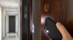 Cambrioleurs : cette minuscule marque sur votre porte dit que votre logement est vide, sans que vous le sachiez