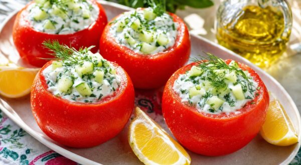Canicule : ces tomates farcies crues ultra fraîches vont sauver vos repas d’été, à condition d’éviter ce geste