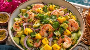 Canicule : cette salade mangue-avocat-crevettes sans cuisson fait croire à un resto de bord de mer en 3 gestes