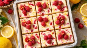 Ce dessert citron-framboise sans four prêt en 10 min : quelques heures au frigo et vos invités n’en reviennent pas