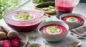 Ce gaspacho fuchsia prêt en 10 min avec ce légume cru bluffe tous les invités cet été sans cuisson