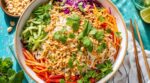 Cet été, oubliez la salade de pâtes : ces vermicelles de riz sans cuisson et cette sauce gourmande vont tout changer