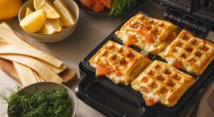 Cette astuce au saumon dans votre gaufrier va transformer vos apéros : ceux qui l&rsquo;ont testée n&rsquo;en reviennent pas