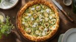 Cette tarte courgettes-ricotta avec croûte surprise façon pizza a bluffé tous mes invités, à tester