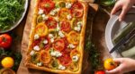 Cette tarte fine tomate-chèvre prête en 25 min sauve vos dîners, à condition d’éviter une erreur avec le four