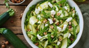 Courgettes : arrêtez de les cuire ainsi, cette version crue en salade a bluffé tous mes invités cet été