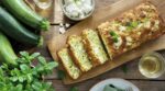 Courgettes du jardin : ce cake apéro chèvre-menthe super moelleux les écoule sans commettre ce geste désastreux