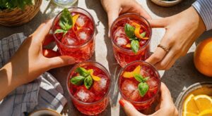 Fini la bière tiède entre amis : ce cocktail italien à base de gin change tout grâce à cette simple feuille cet été