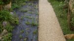 Jardin : cette erreur avec la bâche sous vos graviers fait exploser les mauvaises herbes, que faire à la place ?