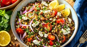 Marre des salades qui ne calent pas ? Cette salade d&rsquo;été complète et fraîche remplace un vrai repas sans vous plomber
