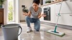 Mon sol collait 1h après la serpillière : cette erreur toute bête que les pros du ménage repèrent en 10 secondes
