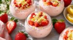 Mousse de fraises sans gélatine ni cuisson : ce geste interdit avec les blancs en neige fait tout rater