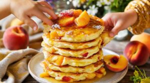 Ne jetez plus ce fruit trop mûr : écrasé dans la pâte au yaourt grec, ces pancakes rendent les enfants accros