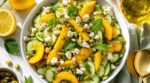 Ne servez plus le concombre seul : cette salade avec ce fruit d’été et ce fromage grec rend vos invités accro