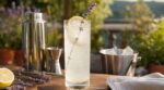 Oubliez le gin tonic : ce cocktail à la lavande ultra frais va sauver vos soirs d’été et bluffe tout le monde
