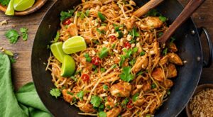 Pad thaï au poulet : cette version maison à 3 € remplace mes livraisons et me fait gagner 15 € à chaque fois