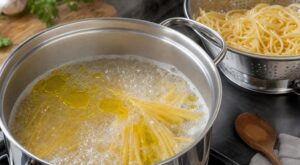 Pâtes qui n’attrapent jamais la sauce : ce geste avec l’eau de cuisson que vous devez arrêter d’urgence