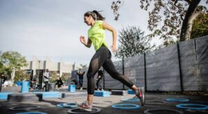 photo-d-une-femme-qui-s-entraine-avec-des-baskets-de-running