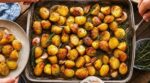 Pommes de terre rôties : cette astuce au four bluffe tous les invités, ils croient à un plat de traiteur
