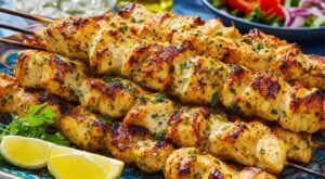 Poulet sec au barbecue : ce bol venu du frigo le transforme en viande de boucher, vos invités n’y verront que du feu