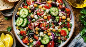 Salade de pois chiches : cette étape secrète avec tomate et concombre évite l&rsquo;erreur qui la rend fade