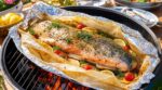 Saumon au barbecue : cette méthode toute simple évite la grille huilée, mais ce geste interdit ruine tout