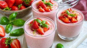 Si votre mousse de fraises finit en soupe, cette version sans gélatine ni mixeur prête en 20 min va tout changer