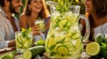Si vous servez encore des bières, ce cocktail au rhum et à ce légume vert va vous faire tout arrêter cet été