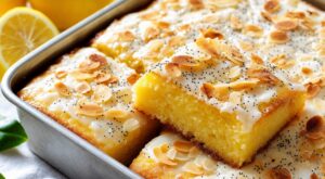 Tout le monde fait des brownies au chocolat : ce brownie au citron fondant cache un secret qui rend les gourmands fous