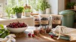 Vous les jetez encore à la poubelle ? Ces noyaux de ce fruit d’été ont 5 usages bluffants, insoupçonnés