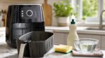 Airfryer : si la graisse revient toujours dans la cuve, c&rsquo;est à cause de ce réflexe de nettoyage que tout le monde a