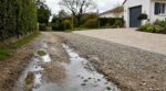 Allée de jardin : ce revêtement bon marché que les maçons refont trois fois plus souvent… et qui peut vous coûter cher