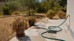 Aménagement extérieur : ces 5 erreurs font flamber votre terrasse et votre facture d’eau dès le premier été
