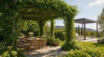 Canicule : la pergola en aluminium est délaissée pour cette installation végétale que les paysagistes posent partout