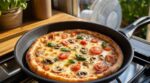 Canicule : si vous allumez encore le four pour une pizza, vous ratez cette méthode à la poêle ultra croustillante