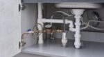 Ce branchement caché sous l’évier peut vous faire couper l’eau et payer jusqu’à 15 000 € d’amende