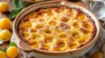 Ce clafoutis aux mirabelles doré dessus, fondant dessous, cache un secret qui met tout le monde de bonne humeur