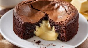 Ce gâteau au chocolat ultra fondant cache un cœur blanc qui fond : cette erreur à la cuisson le ruine