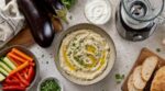 Ce légume, un yaourt et un mixeur : la crème d’apéro prête en 15 min qui sauve vos apéros de dernière minute