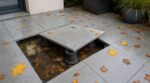 Ce voisin soulève toutes les dalles de sa terrasse chaque automne : ce qu’il trouve dessous peut vous coûter cher