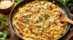 Ces pâtes au poulet en 18 min battent votre livreur : la sauce crémeuse aux herbes qui sauve tous vos soirs