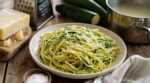 Ces pâtes sans crème, plus onctueuses qu&rsquo;une carbonara, se font en 20 min avec 3 ingrédients du placard