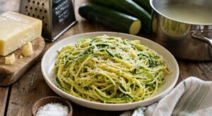 Ces pâtes sans crème, plus onctueuses qu&rsquo;une carbonara, se font en 20 min avec 3 ingrédients du placard